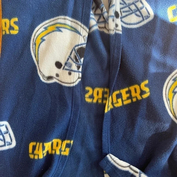 Snuggie - Picture 2 of 3